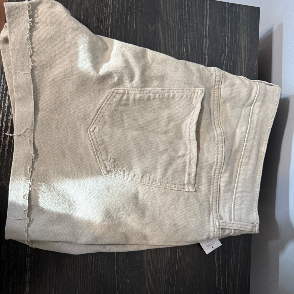 Old Navy Women's Cream Shorts